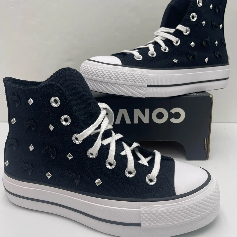 Converse WMNS Black High-Top
CTAS LIFT HI
BLACK/SILVER/WHITE Platform Sneakers - Picture 11 of 15